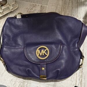 MICHAEL Michael Kors Purple Shoulder Bag with Gold Hardware 🥰